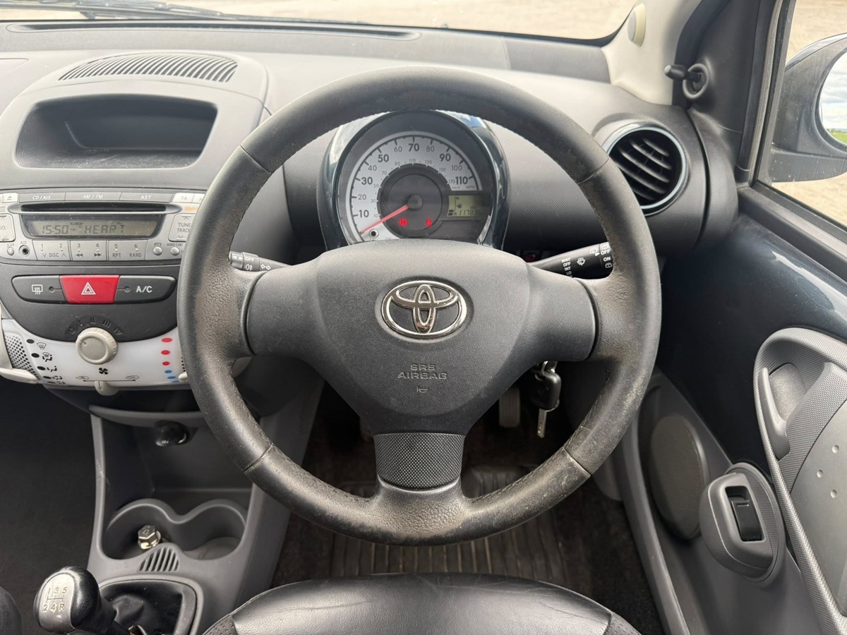 								Toyota Aygo Ice 1.0 full									