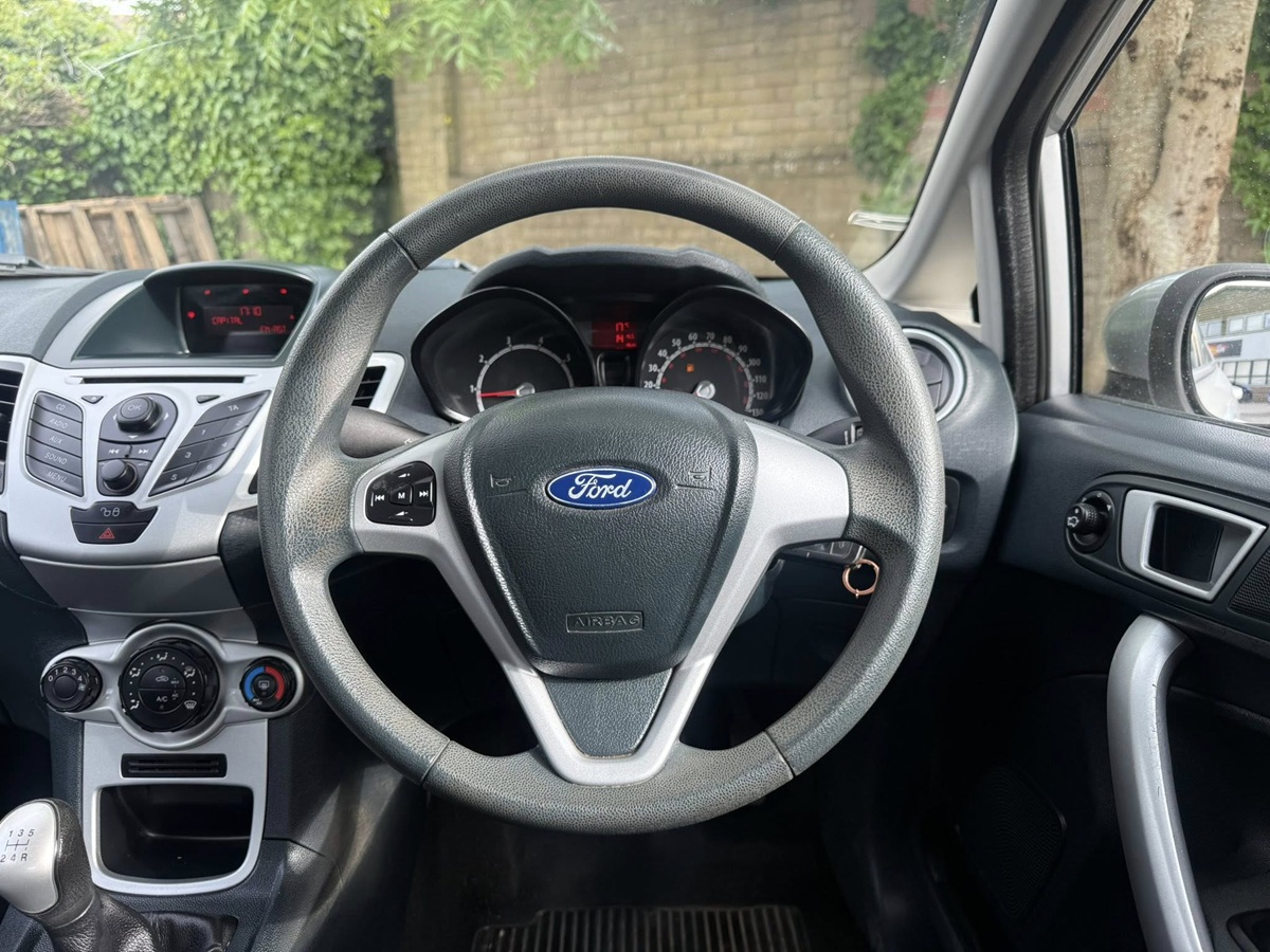 								Ford Fiesta Edge 1.4 full									