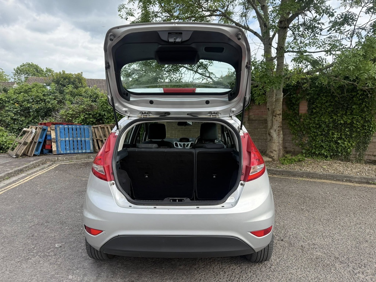 								Ford Fiesta Edge 1.4 full									