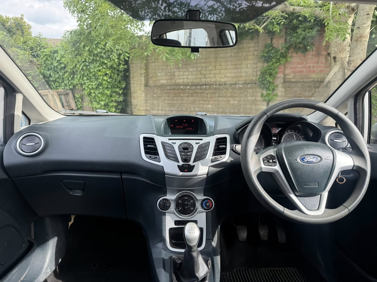 								Ford Fiesta Edge 1.4 full									