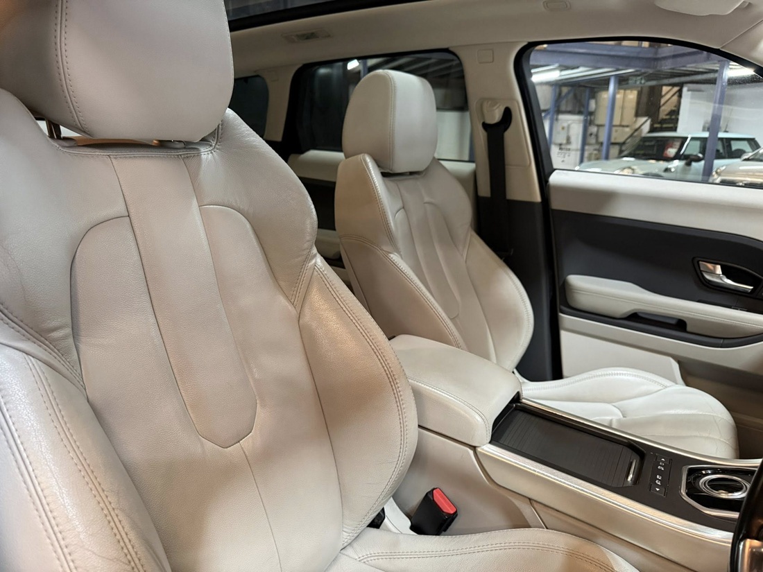 								Range Rover Evoque Pure SD4 full									