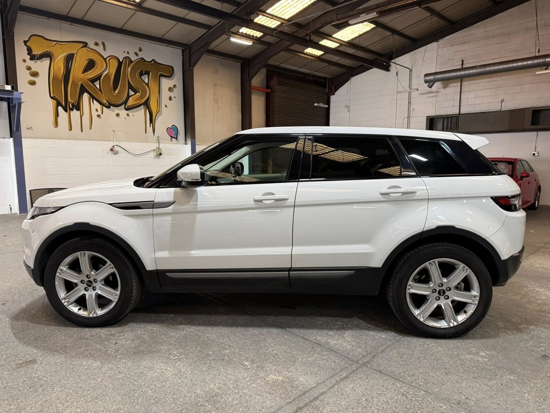 								Range Rover Evoque Pure SD4 full									