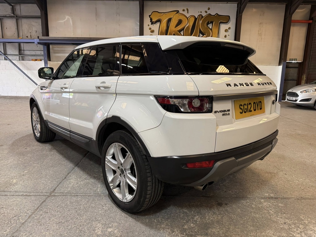 								Range Rover Evoque Pure SD4 full									