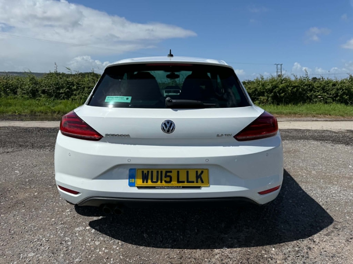 								Volkswagen Scirocco Bluemotion Tech 2.0 full									