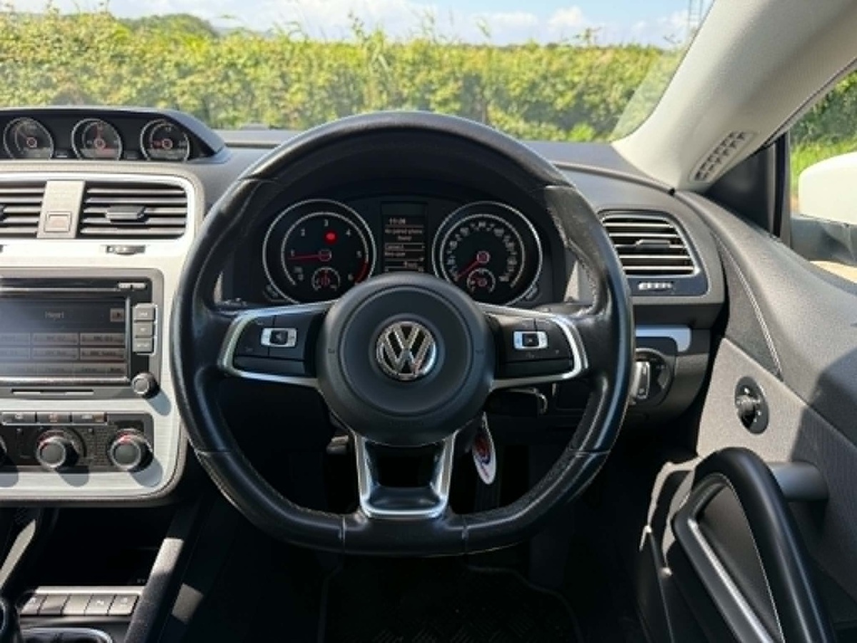 								Volkswagen Scirocco Bluemotion Tech 2.0 full									