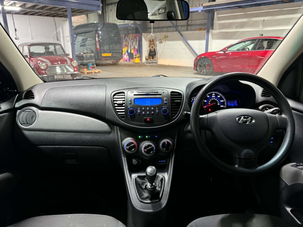 								Hyundai i10 Active 1.2 full									