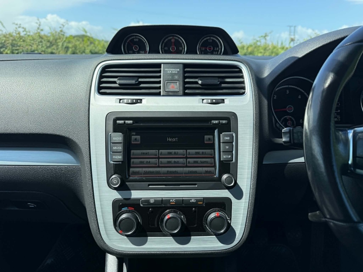 								Volkswagen Scirocco Bluemotion Tech 2.0 full									