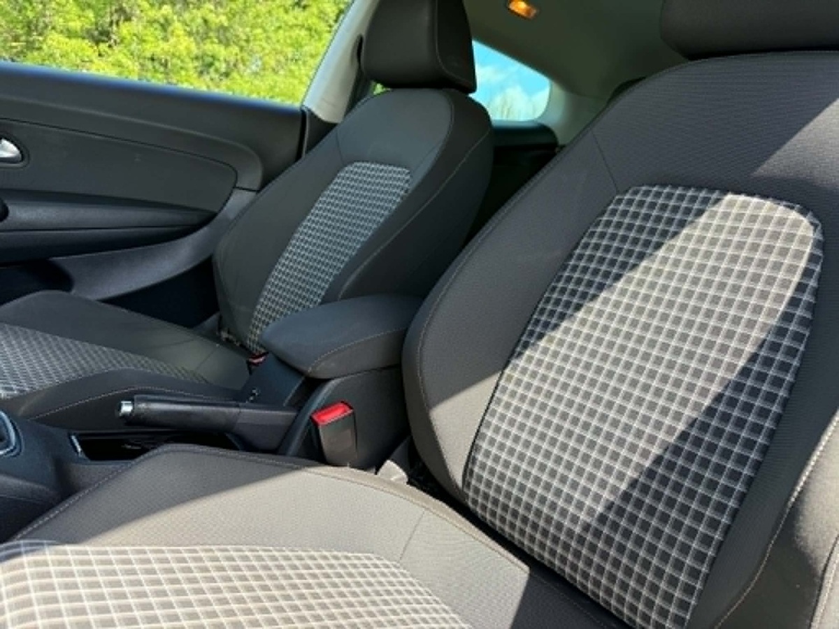 								Volkswagen Scirocco Bluemotion Tech 2.0 full									