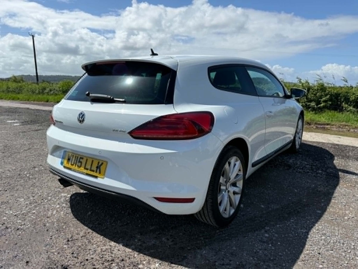 								Volkswagen Scirocco Bluemotion Tech 2.0 full									