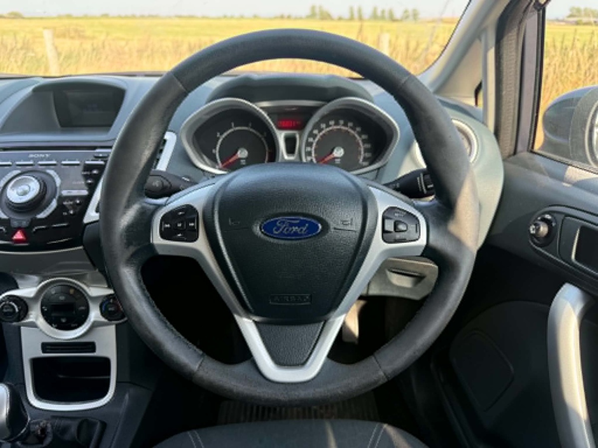 								Ford Fiesta Titanium full									