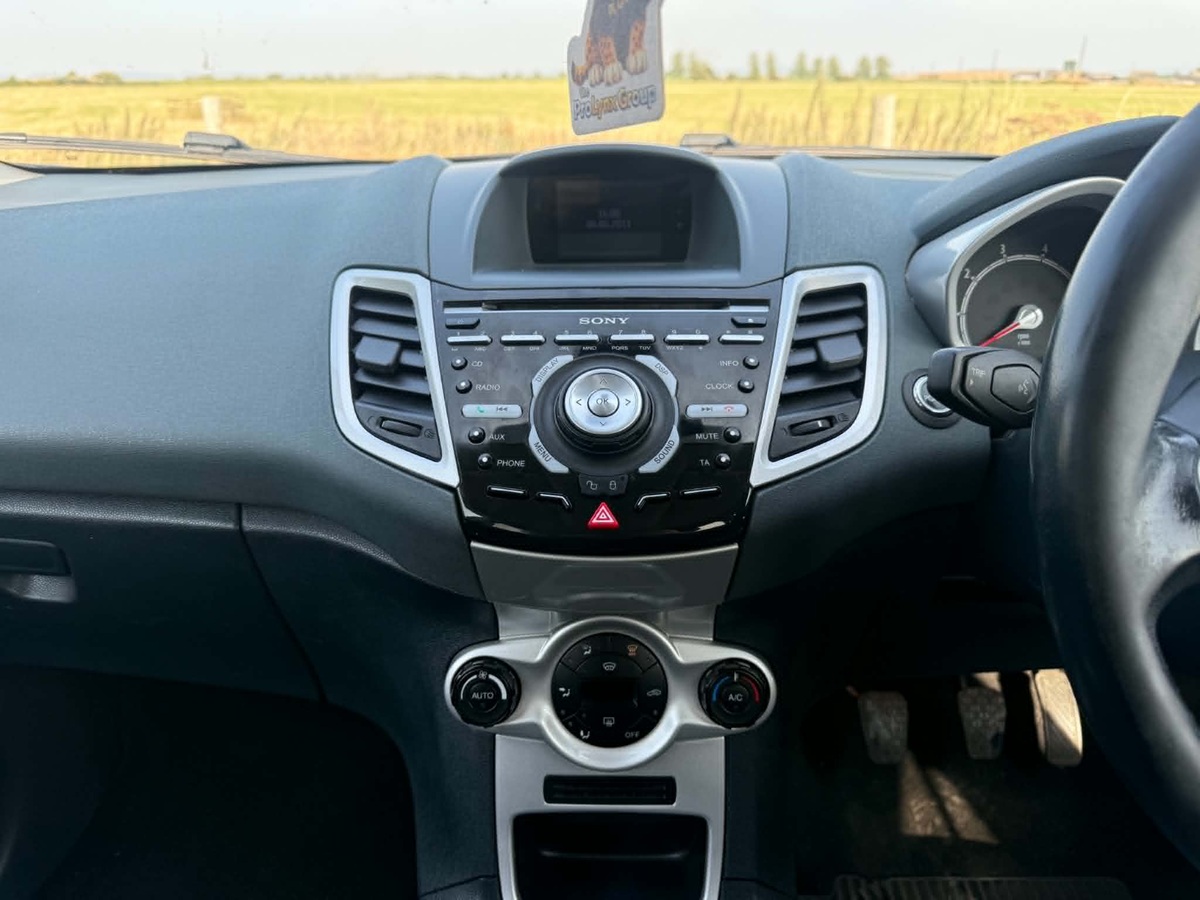 								Ford Fiesta Titanium full									