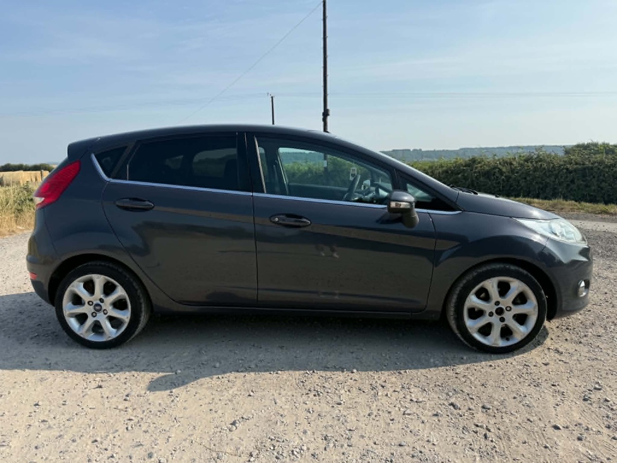 								Ford Fiesta Titanium full									