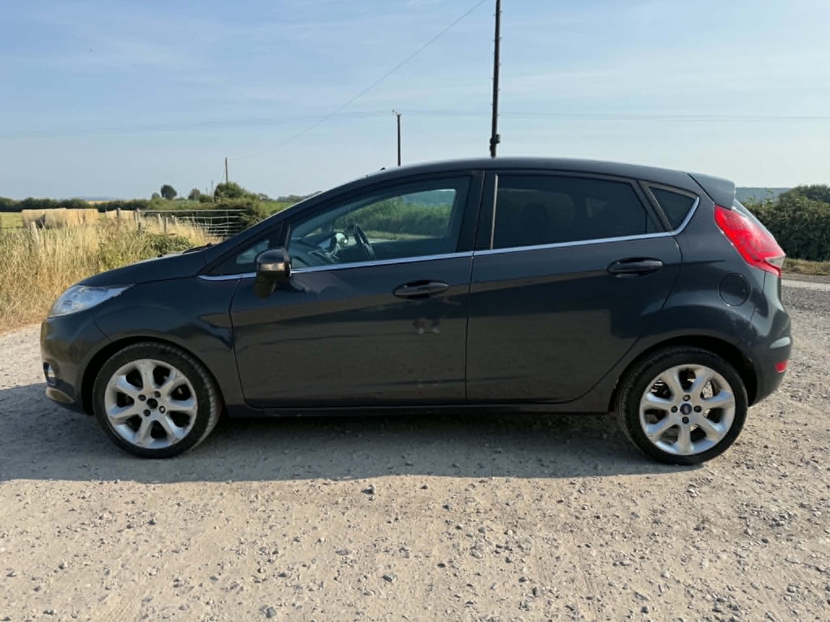								Ford Fiesta Titanium full									