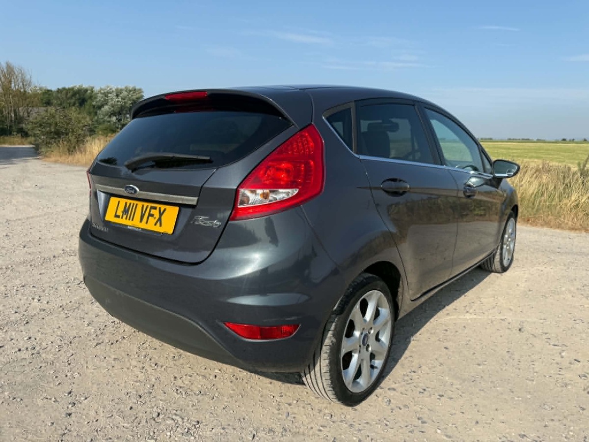 								Ford Fiesta Titanium full									