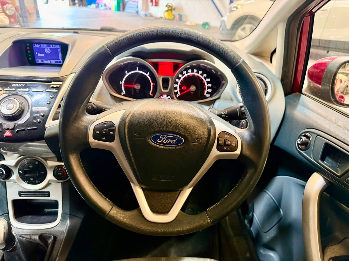 								Ford Fiesta Titanium full									