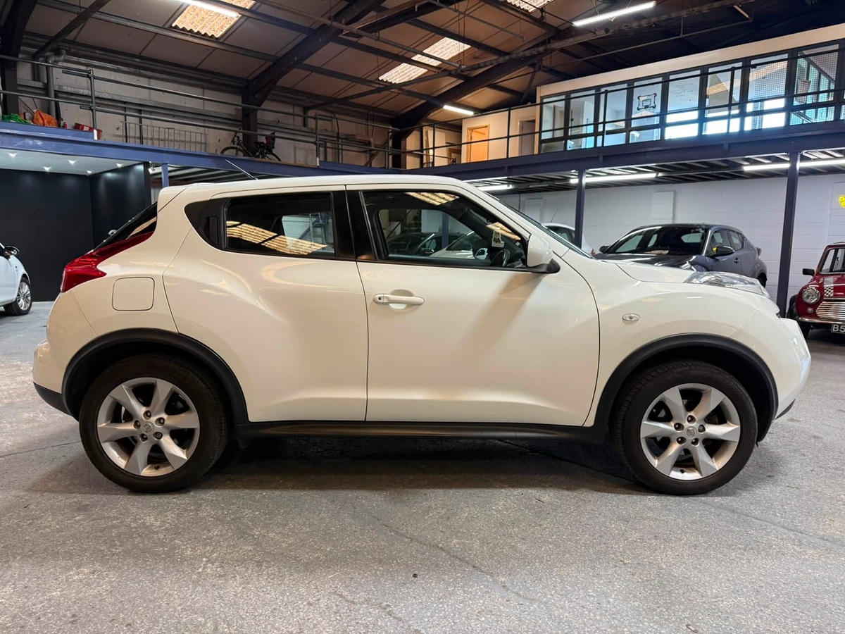 								Nissan Juke Acenta full									