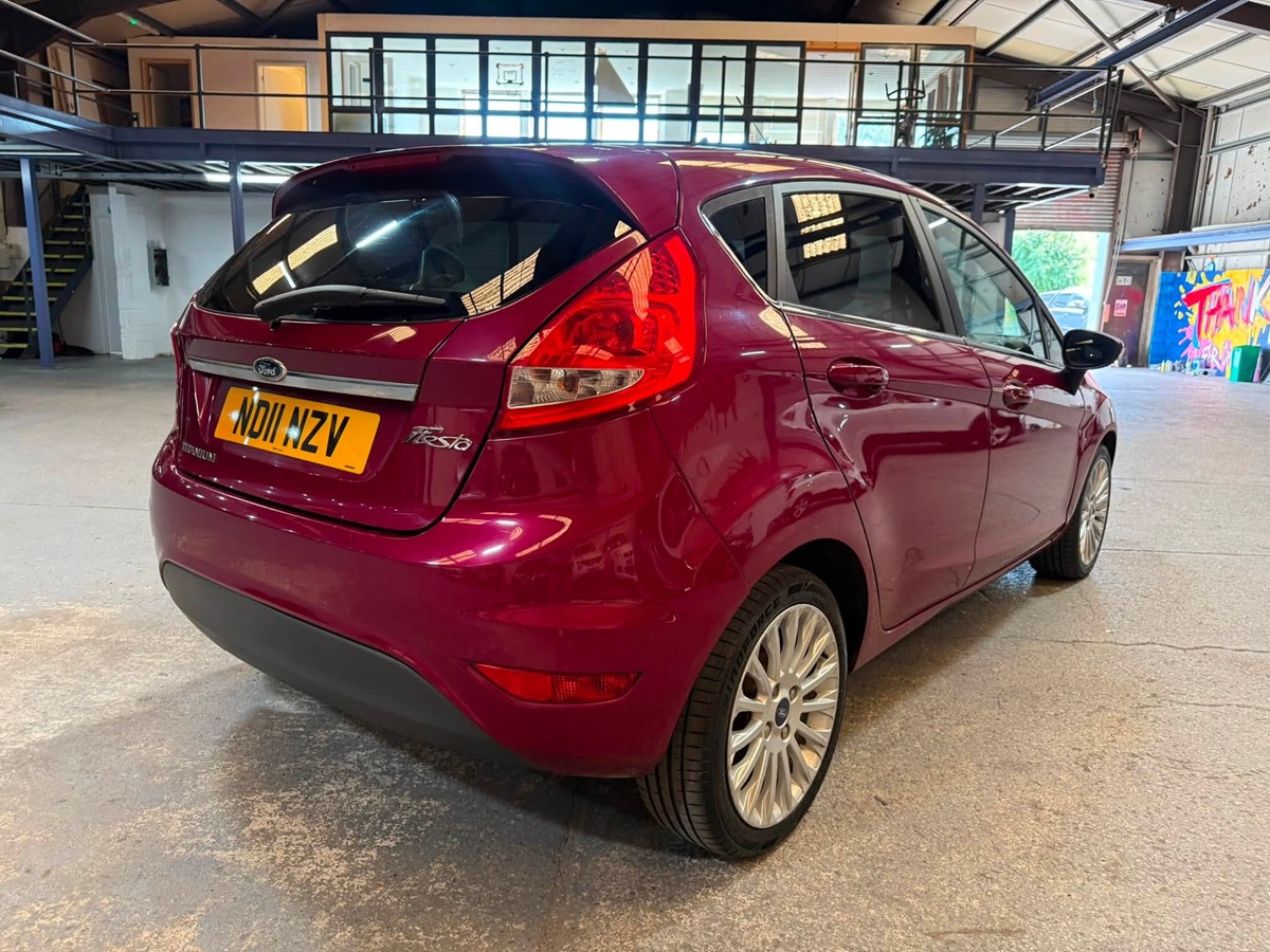 								Ford Fiesta Titanium full									