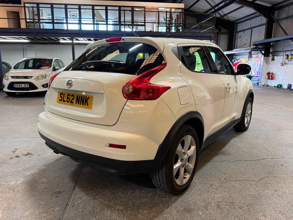 								Nissan Juke Acenta full									