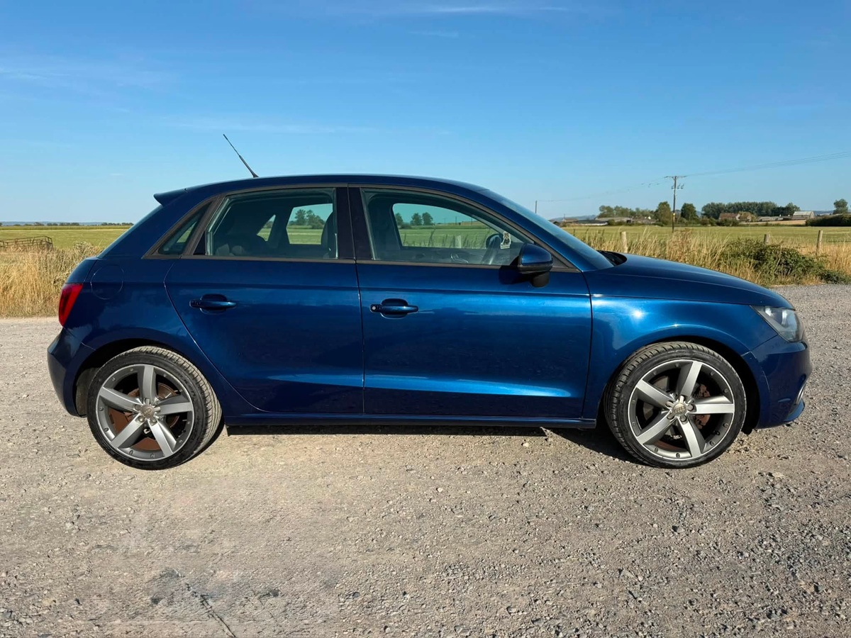 								Audi A1 Sport full									