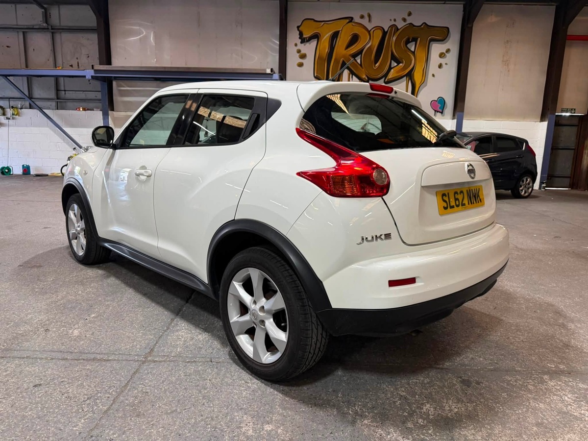 								Nissan Juke Acenta full									