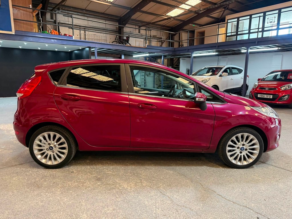 								Ford Fiesta Titanium full									