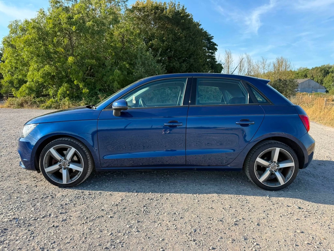 								Audi A1 Sport full									