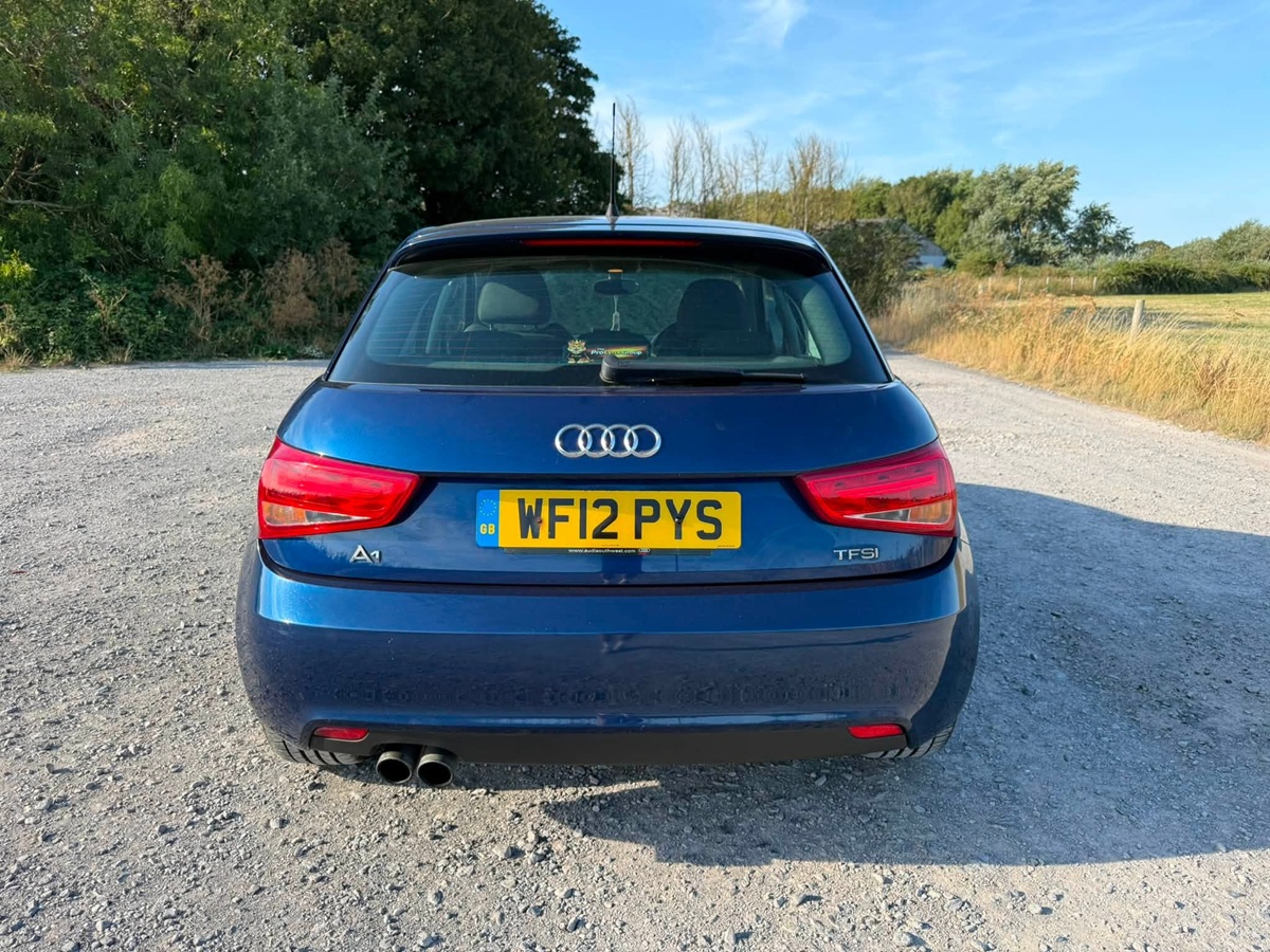 								Audi A1 Sport full									