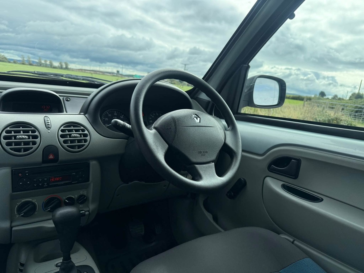 								Renault Authentique MPV full									