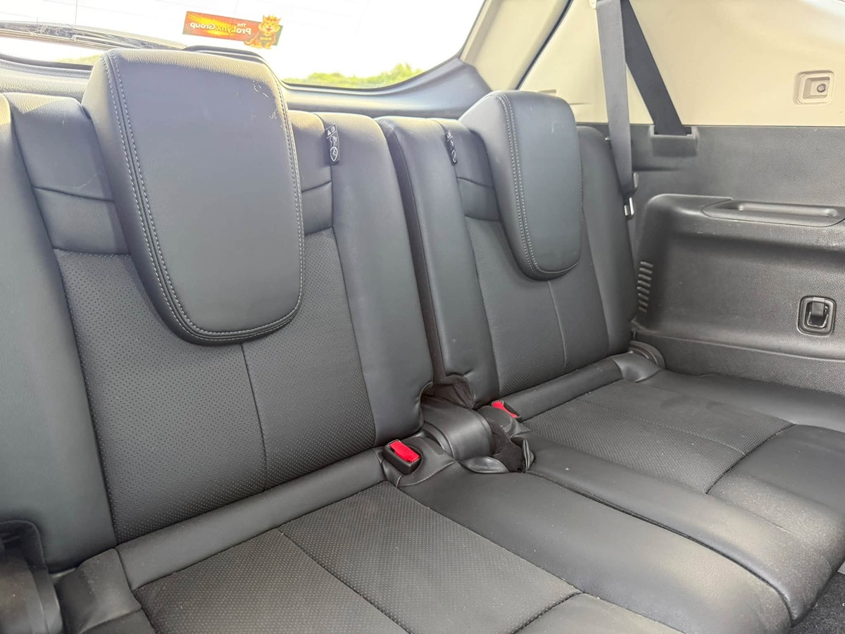 								Nissan X-Trail Tekna full									