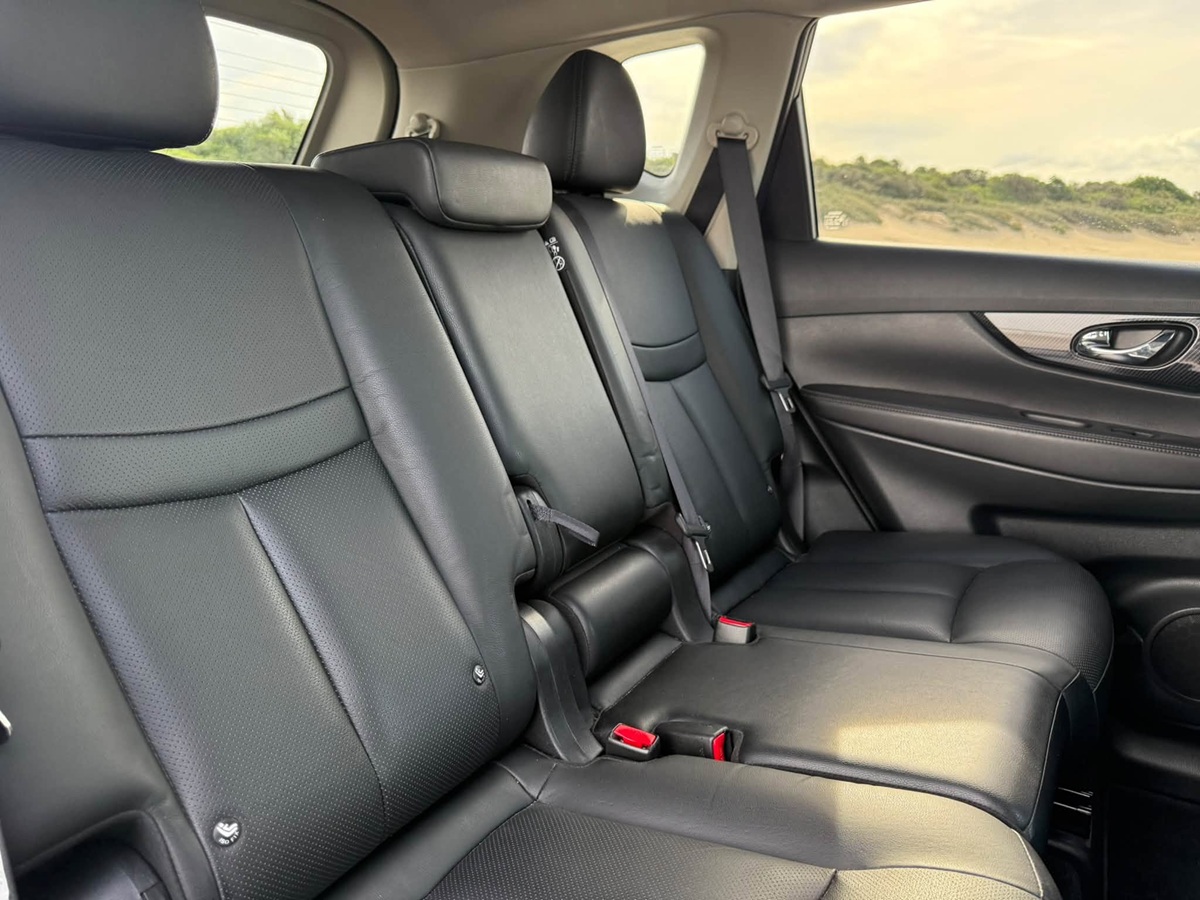 								Nissan X-Trail Tekna full									