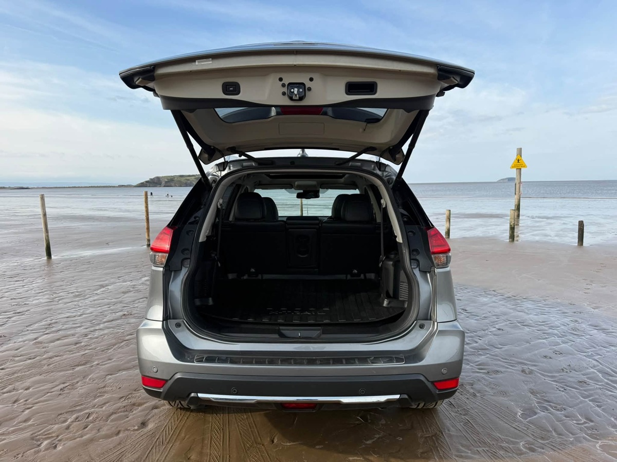 								Nissan X-Trail Tekna full									