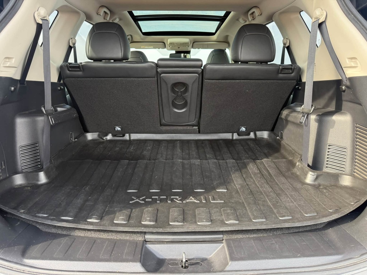 								Nissan X-Trail Tekna full									
