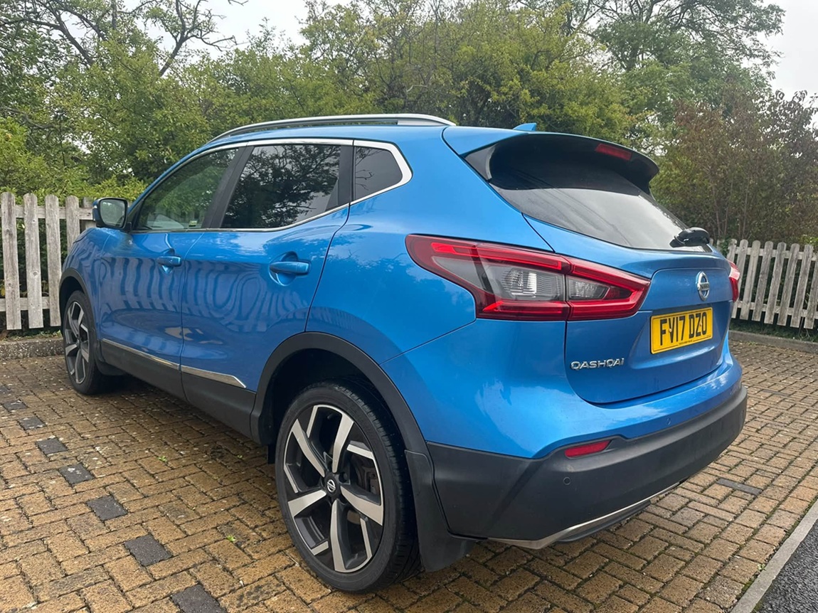 								Nissan Qashqai N-Connecta full									