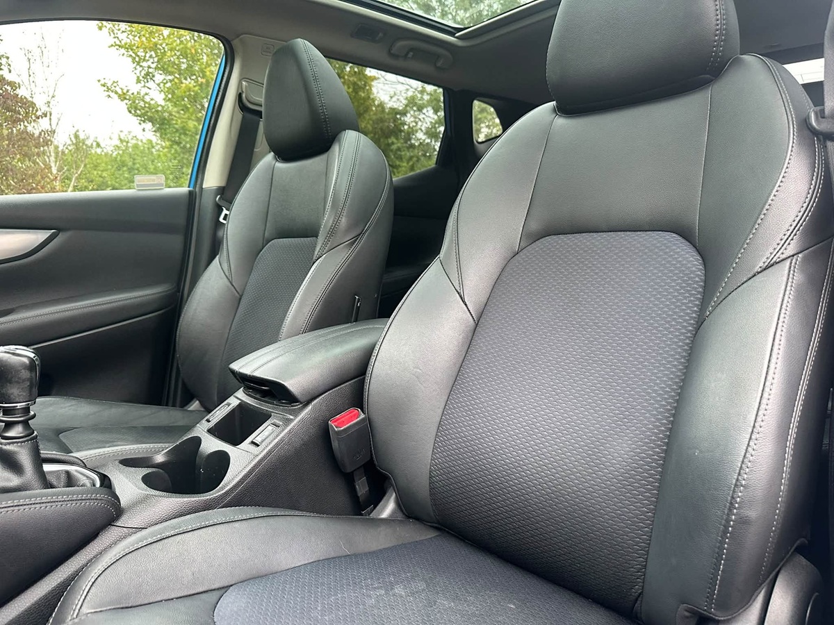 								Nissan Qashqai N-Connecta full									