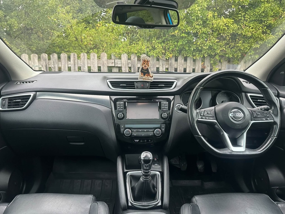 								Nissan Qashqai N-Connecta full									