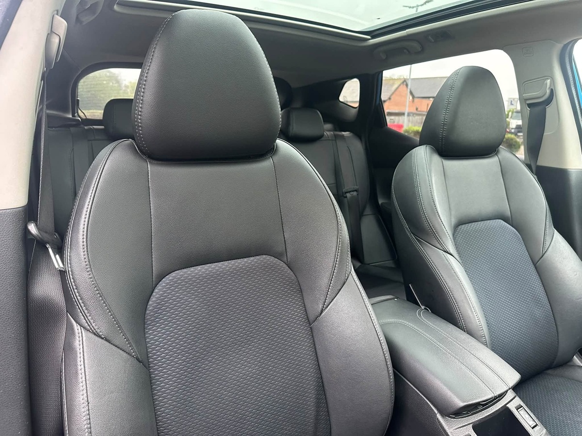 								Nissan Qashqai N-Connecta full									