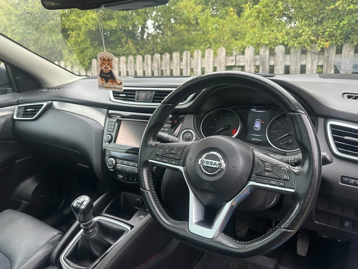 								Nissan Qashqai N-Connecta full									
