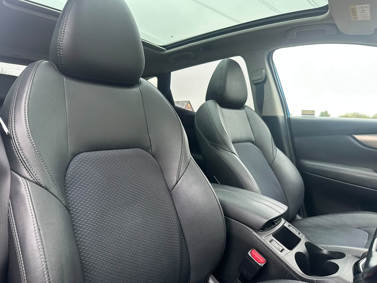 								Nissan Qashqai N-Connecta full									