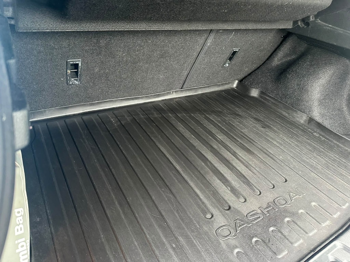 								Nissan Qashqai N-Connecta full									