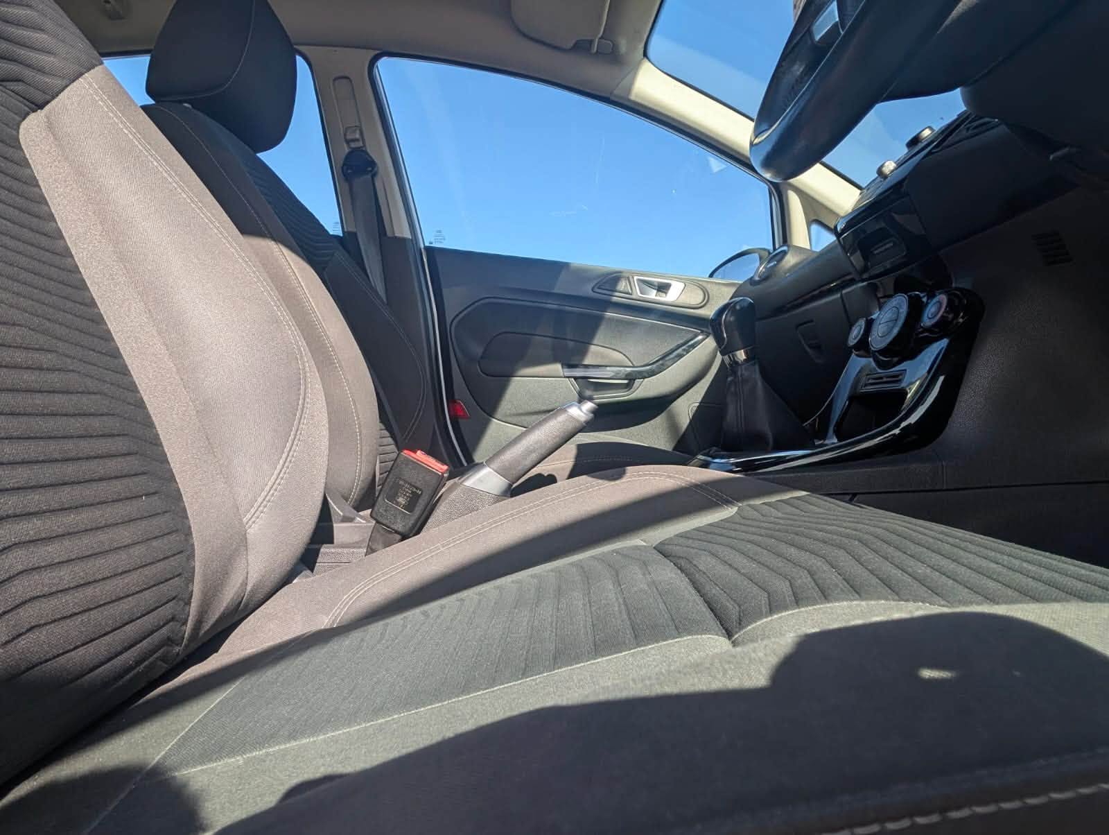 								Ford Fiesta Zetec full									