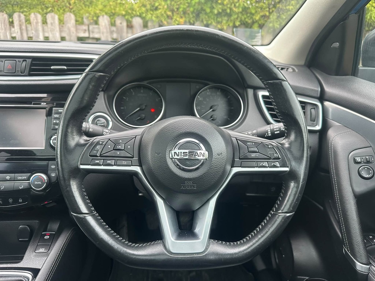 								Nissan Qashqai N-Connecta full									
