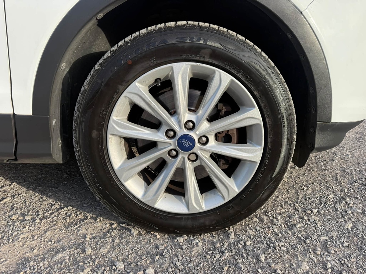								Ford Kuga Titanium full									