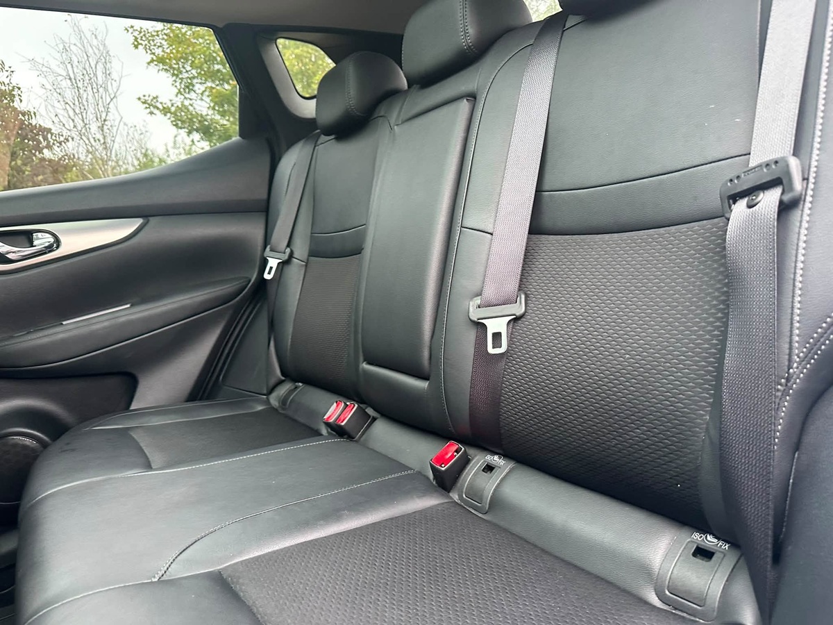 								Nissan Qashqai N-Connecta full									