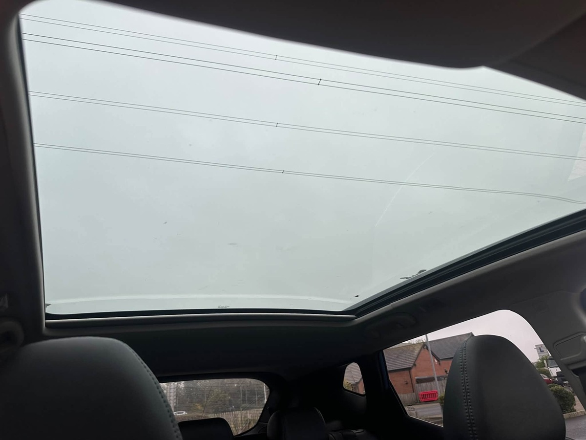 								Nissan Qashqai N-Connecta full									