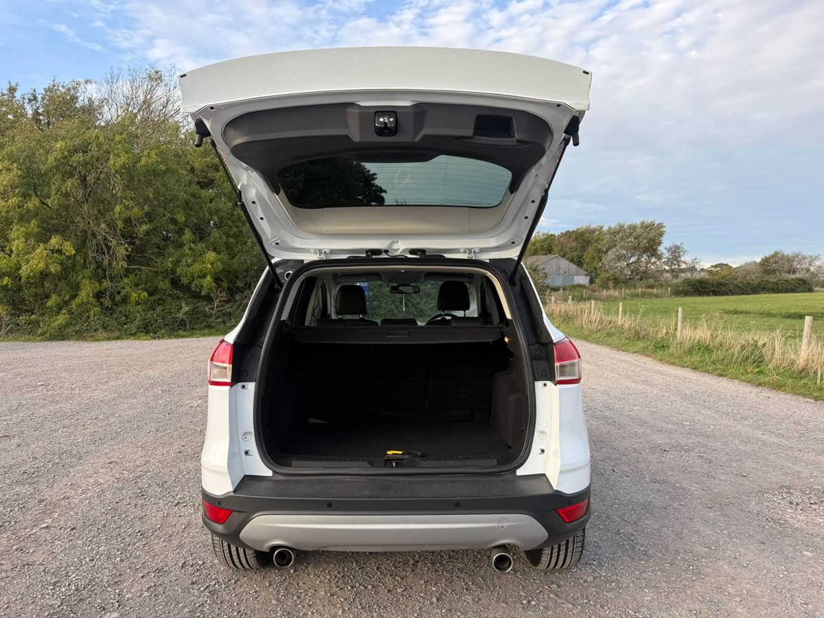 								Ford Kuga Titanium full									