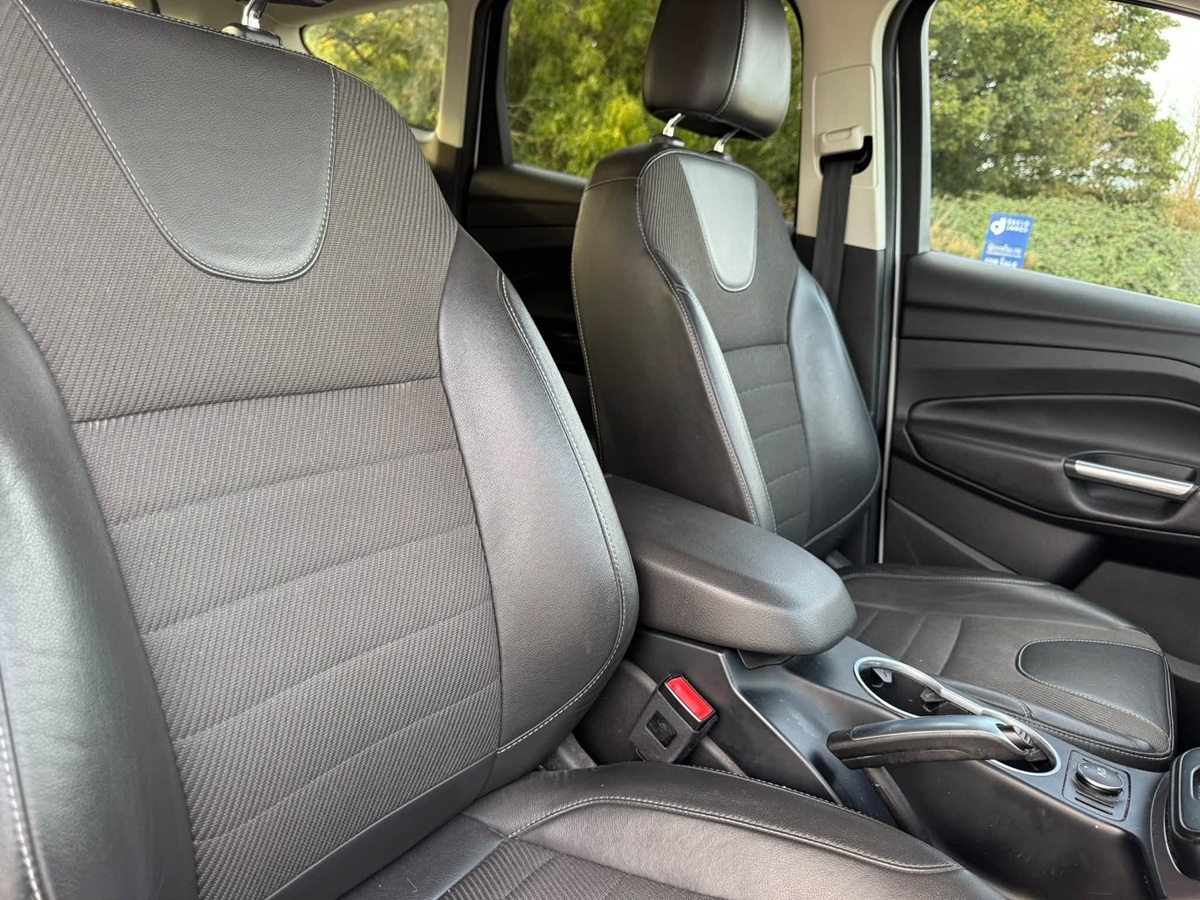 								Ford Kuga Titanium full									
