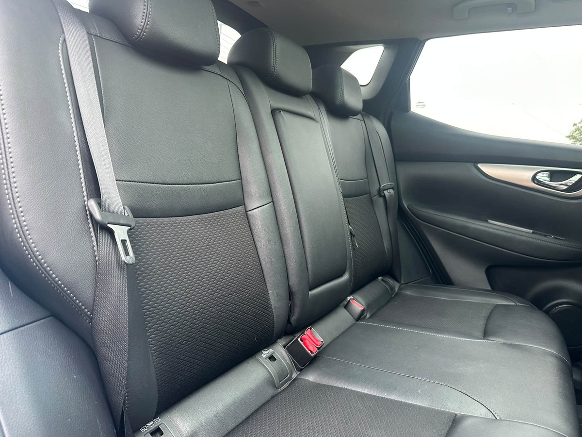 								Nissan Qashqai N-Connecta full									