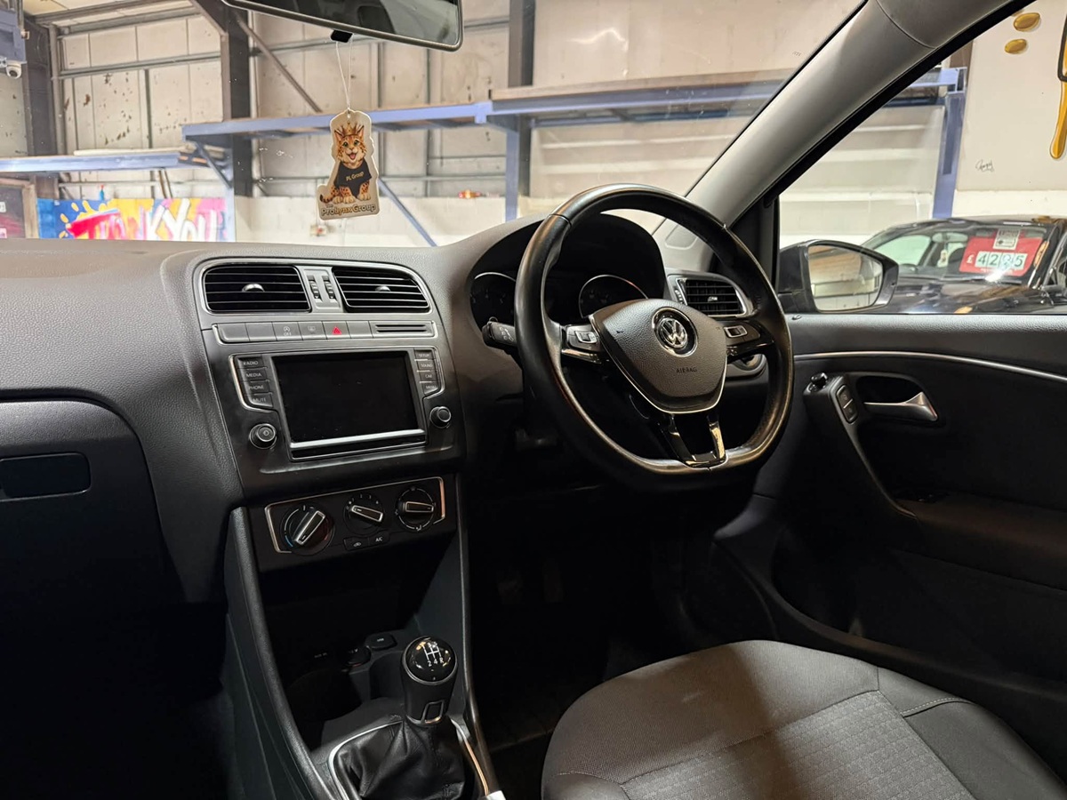 								Volkswagen Polo SE full									