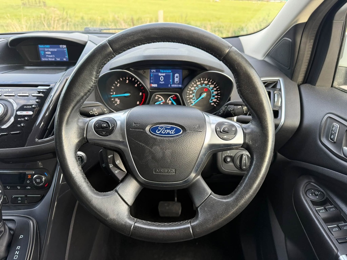 								Ford Kuga Titanium full									