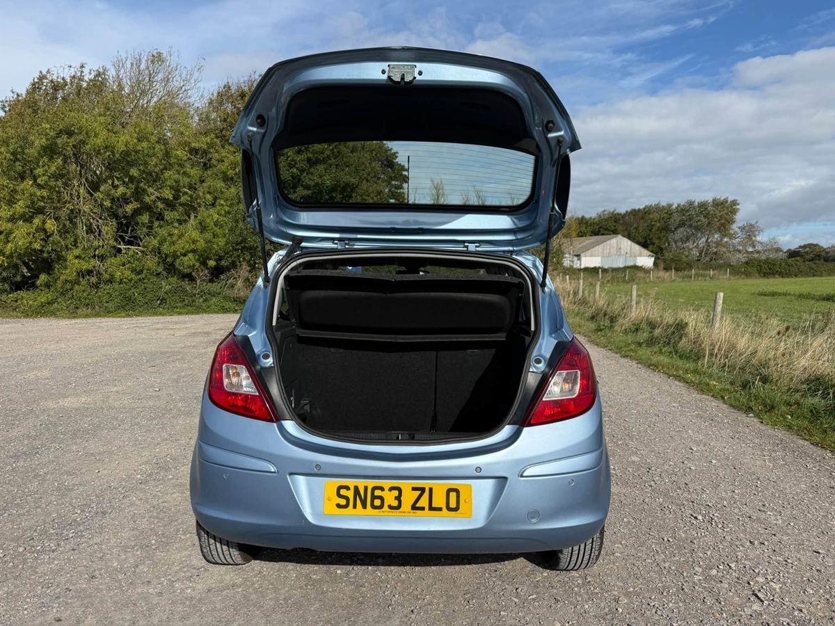 								Vauxhall Corsa SE full									
